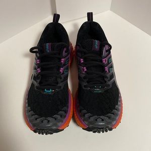 Womens ASICS Trabuco Max Excellent Condition.